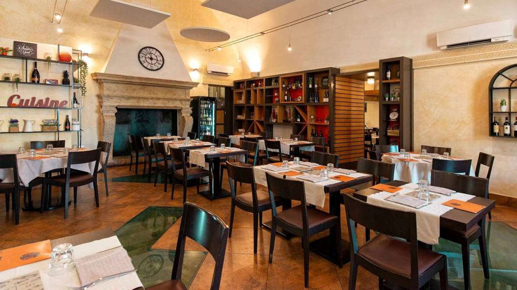 oc-hotel-i-casali-roma-ristorante-sala-camino