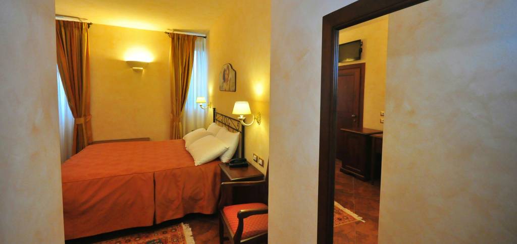 oc-hotel-roma-camere-005 oc-hotel-roma-camere-005