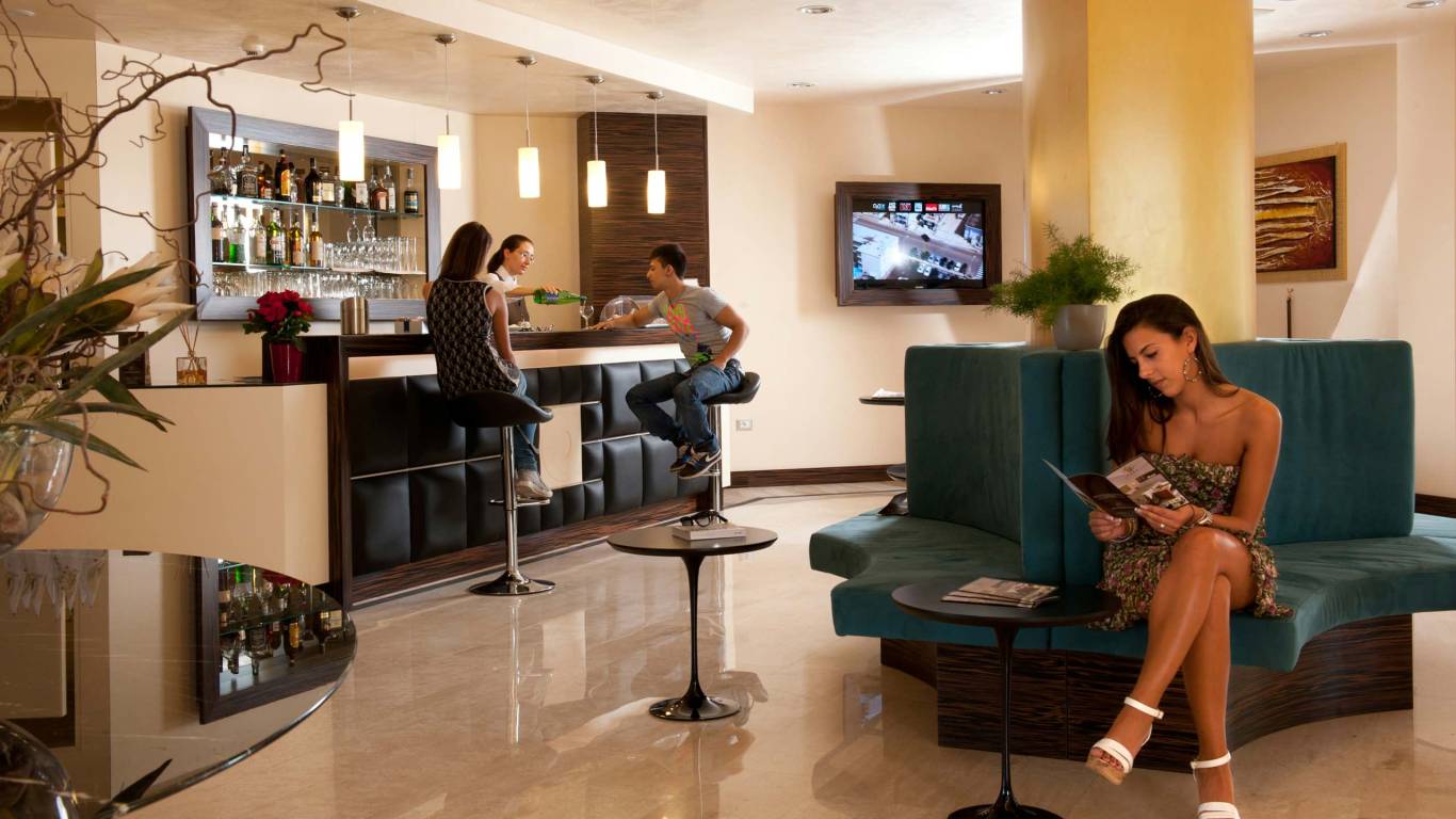 oc-hotel-roma-lobby-002